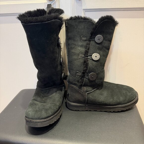 UGG Bailey Button Triplet II Boots Black Suede Women's 10 US - Picture 1 of 5